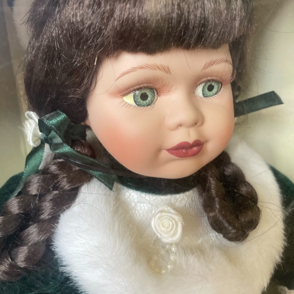 New Vanessa Collection Doll β Gift-Ready in Box - Picture 4 of 7